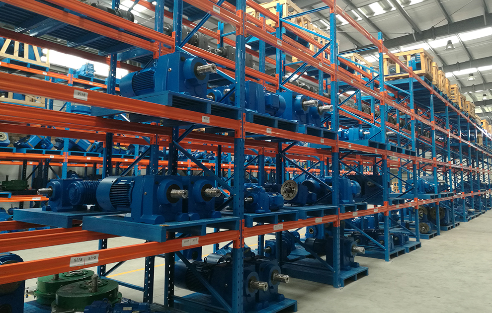 Warehouse for standard gearboxes and gearmotors